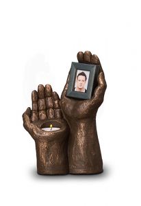 Keepsake art urn
