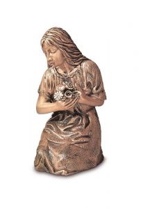 Memorial Statue of Flower Girl – Made of Bronze