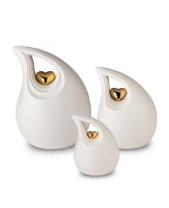 White ceramic keepsake urn 'Teardrop' with gold-coloured heart