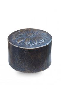 Cremation ashes keepsake urn with marguerite