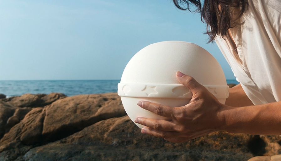 What’s the Difference Between Biodegradable Urns and Traditional Cremation Urns?
